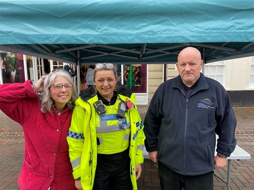 Alan and a member of public in Spalding Market  with PCSO Sylwia Davy